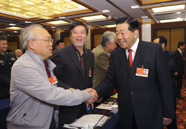 (110308) -- BEIJING, March 8, 2011 (xinhua) -- Jia Qinglin (R, front), member of the Standing Committee of the Political Bureau of the Communist Party of China (CPC) Central Committee and also chairman of the National Committee of the Chinese People's Political Consultative Conference (CPPCC), joins a discussion with members of the 11th National Committee of the Chinese People's Political Consultative Conference (CPPCC) from literary and art circles in Beijing, capital of China, March 8, 2011.   (Xinhua/Rao Aimin)    (zhs) 