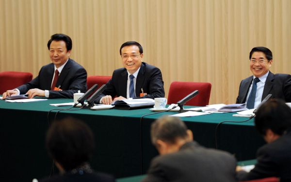 (110308) -- BEIJING, March 8, 2011 (xinhua) -- Chinese Vice Premier Li Keqiang (C), who is also a member of the Standing Committee of the Political Bureau of the Communist Party of China (CPC) Central Committee, joins a panel discussion with deputies to the Fourth Session of the 11th National People's Congress (NPC) from north China's Shanxi Province in Beijing, capital of China, March 8, 2011.    (Xinhua/Li Tao)   (zhs) 