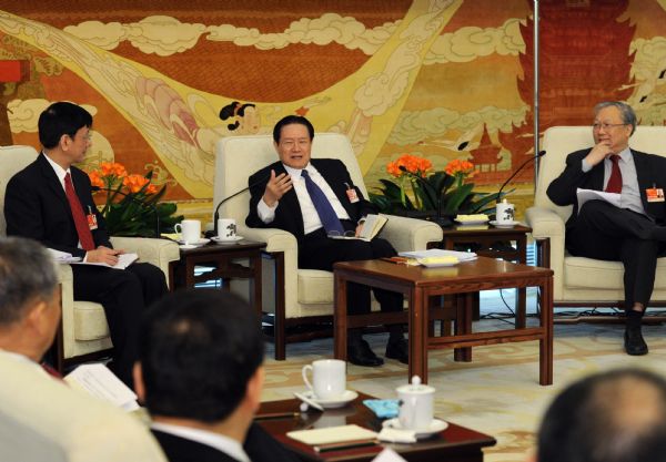 (110308) -- BEIJING, March 8, 2011 (xinhua) -- Zhou Yongkang (C), a member of the Standing Committee of the Political Bureau of the Communist Party of China (CPC) Central Committee and secretary of the CPC Central Commission for Political and Legal Affairs, joins a panel discussion with deputies to the Fourth Session of the 11th National People's Congress (NPC) from central China's Hubei Province in Beijing, capital of China, March 8, 2011.    (Xinhua/Ma Zhancheng)    (zhs) 