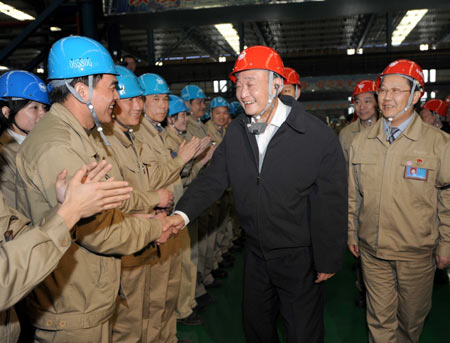China's top legislator Wu Bangguo has called for more efforts in economic restructuring and industrial upgrading in order to strengthen the economy.