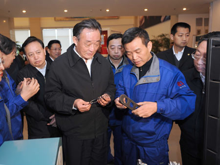 China's top legislator Wu Bangguo has called for more efforts in economic restructuring and industrial upgrading in order to strengthen the economy.