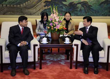 Wang Zhaoguo (R front), vice chairman of the Standing Committee of the National People's Congress of China, meets with a Vietnamese youth delegation headed by Nguyen Hoang Hiep, secretary of the Central Committee of the Ho Chi Minh Communist Youth Union of Vietnam, at the Great Hall of the People in Beijing, capital of China, Oct, 10, 2008. The 100-member Vietnamese youth delegation is here to attend the 9th Sino-Vietnamese Youth Friendship Meeting.