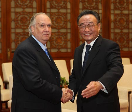 Wu Bangguo (R), chairman of the Standing Committee of the National People's Congress (NPC) of China, shakes hands with Francisco Encina, president of the Chamber of Deputies of the National Congress of Chile, during their meeting in Beijing Feb. 18, 2009.(Xinhua/Liu Weibing)