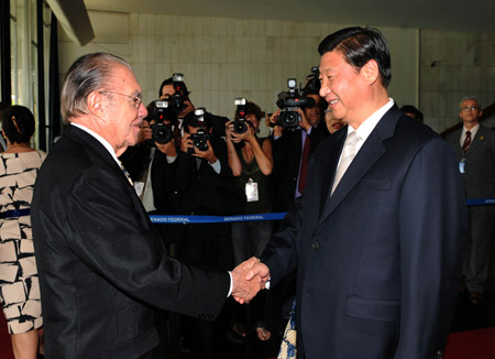 Brazilian Senate President Jose Sarney (L) meets with visiting Chinese Vice President Xi Jinping in Brasilia, Brazil, Feb. 19, 2009. (Xinhua/Ma Zhancheng)