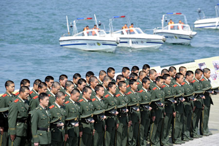Soldiers of frontier defence mourn during a silent tribute in Qingdao, east China's Shandong Province, May 19, 2008.