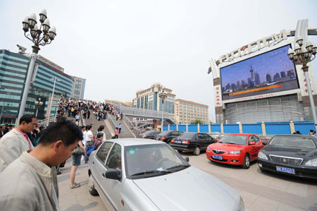 People mourn during a silent tribute in Beijing, capital of China, May 19, 2008. 